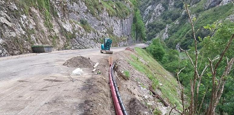 Finalizadas la actuaciones en la ladera de la AS-114 en Peñamellera Alta con un carril abierto al tráfico la próxima semana