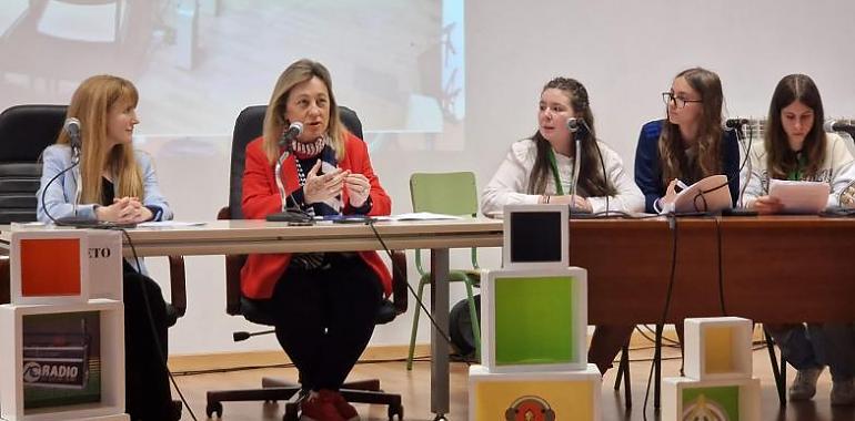 Lydia Espina defiende el uso de la radio como herramienta educativa integral en Asturias