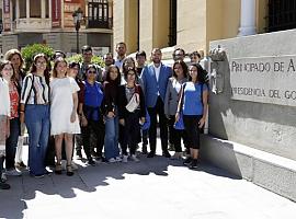 Barbón recibe a jóvenes descendientes de emigrantes asturianos en el I Campus Iberoamericano Orígenes