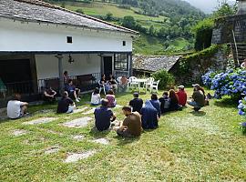 La Universidá Asturiana de Branu inicia sus actividades con éxito en El Campu y A Caridá