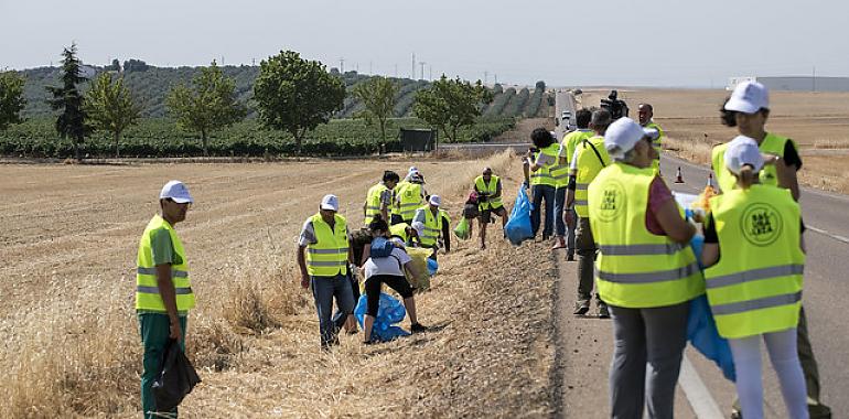 Alerta sobre los peligros de la basuraleza en las carreteras durante la operación salida