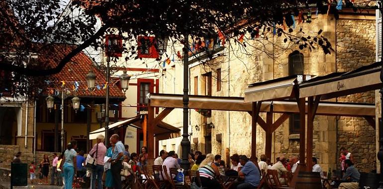 Avilés celebra la octava edición de "Sabores de Plaza en Plaza" con una combinación única de gastronomía y música