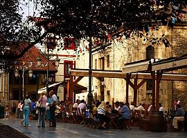 Avilés celebra la octava edición de "Sabores de Plaza en Plaza" con una combinación única de gastronomía y música