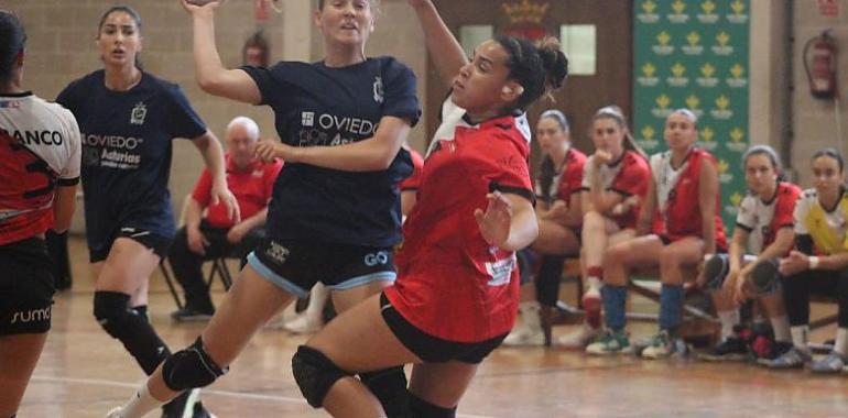 El Lobas Global Atac Oviedo arrasa en su debut en la Copa Principado y se acerca al título tras vencer al Balonmano Gijón