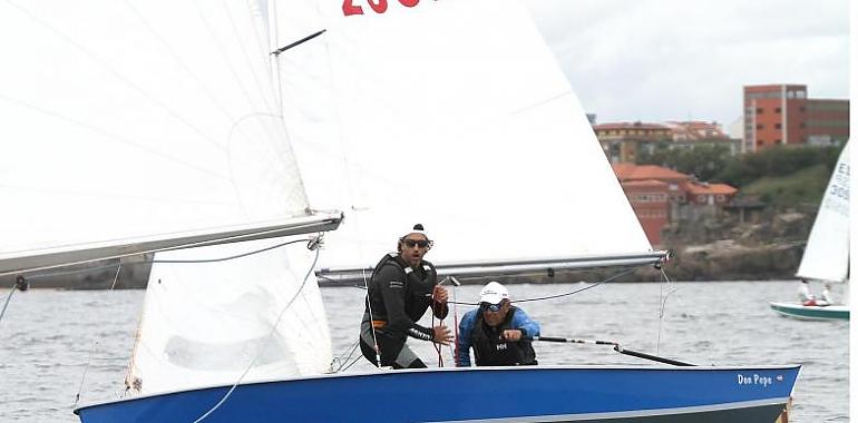 José y Francisco Palacio triunfan en la XIII Regata Villa de Gijón de Snipe tras un fin de semana de desafíos climáticos