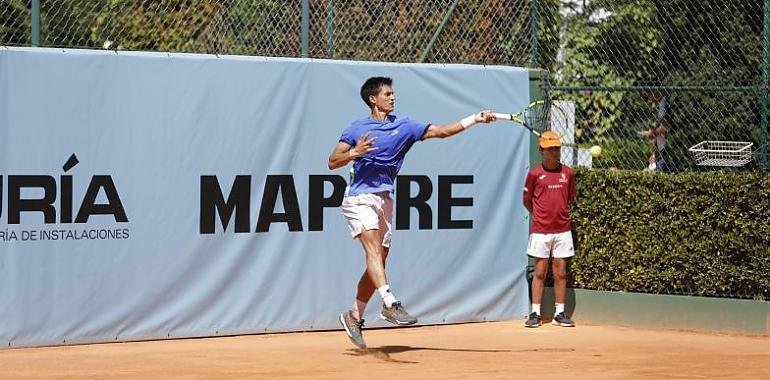 Emocionante inicio en el Torneo de Tenis de Oviedo: Remontadas sorprendentes y gran actuación en dobles