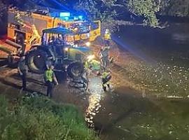 Tragedia en Asturias: Dos hombres pierden la vida al caer su coche desde un puente al Río Eo