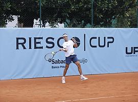 La Riesco Cup avanza a cuartos de final con sorpresas y duelo de altura en el Real Club de Tenis de Oviedo