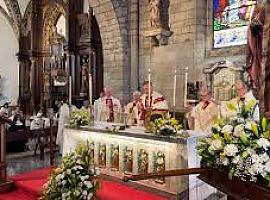 Las Fiestas de San Agustín en Avilés cierran con una multitudinaria despedida y un evento histórico con la presencia del cardenal Fernández Artime