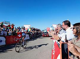 La Vuelta Ciclista a España llega hoy a Asturias, marcando el inicio de un fin de semana decisivo para la competición y el turismo