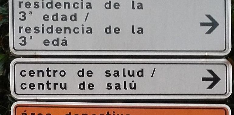 El comentario viral de Arturo Pérez-Reverte sobre los carteles bilingües en Asturias desata un intenso debate en redes sociales