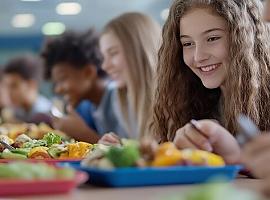 Gijón estudia implementar la línea caliente en los comedores escolares para mejorar la calidad de la comida en 2025