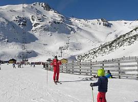 La Semana Blanca 2024-2025 de Asturias ofrecerá forfaits gratuitos a escolares en Fuentes de Invierno y Valgrande-Pajares desde el 10 de diciembre