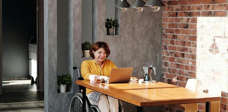 El equilibrio entre vida laboral y salario, las máximas prioridades para empleados con discapacidad en España