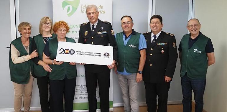  La Policía Nacional entrega un cheque solidario de más de 670.000 euros al Teléfono de la Esperanza tras la Carrera Ruta 091 en Oviedo