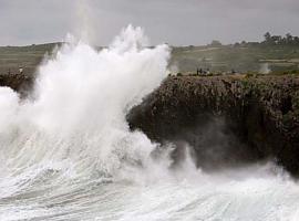 Kirk desata el caos en Asturias: vientos huracanados, lluvias torrenciales y la amenaza de una nueva galerna