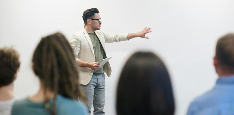 Educación refuerza la formación docente: 45 actividades para un profesorado más digital y saludable