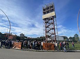 Más de un centenar de trabajadores de ArcelorMittal se movilizan en defensa de un compañero despedido tras una excedencia pactada