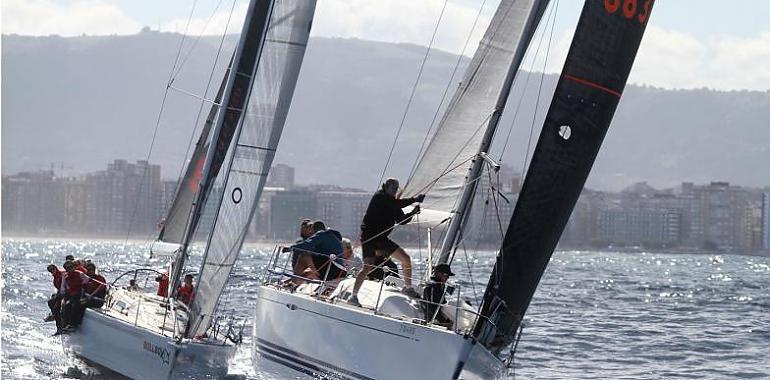 Emocionante jornada en el Trofeo de Otoño del Real Club Astur de Regatas en Gijón