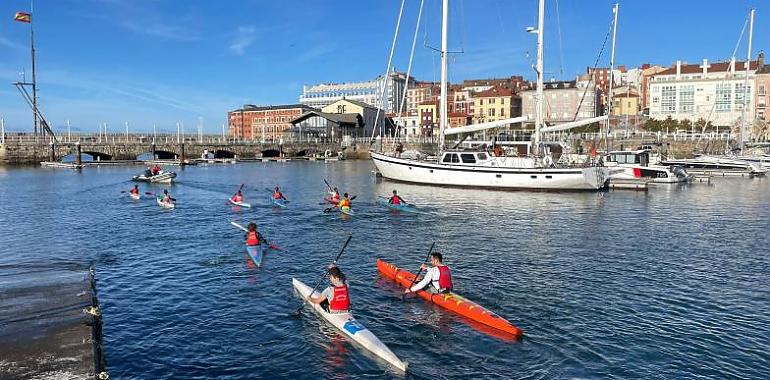 Gijón celebra el regreso del piragüismo al Puerto Deportivo en una jornada de entusiasmo y éxito