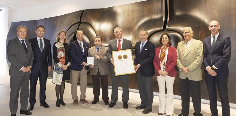 La Cámara de Comercio de Gijón otorga a Caja Rural de Asturias la Medalla Conmemorativa del Centenario de FIDMA