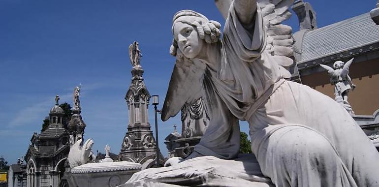 La Carriona rinde homenaje a las víctimas de la DANA en una emotiva misa de Todos los Santos