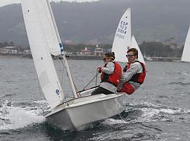 Viento y estrategia en la quinta jornada del Trofeo de Otoño del Real Club Astur de Regatas