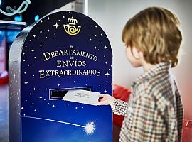 Correos instala en Asturias 12 buzones mágicos para enviar las cartas a Papá Noel y los Reyes Magos