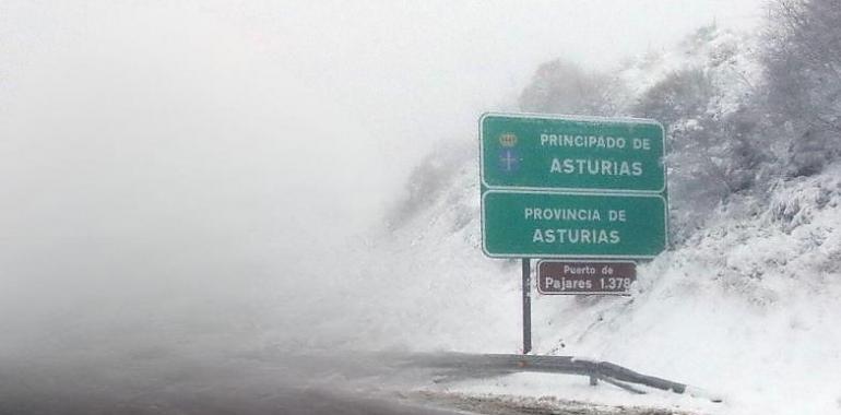 Asturias recupera la normalidad tras el temporal de nieve, pero persisten avisos en montaña y litoral