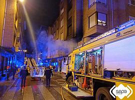 Incendio en el centro de Mieres deja siete heridos