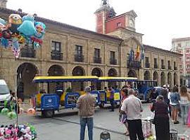 Avilés estrena su Tren Navideño para recorrer la ciudad con espíritu festivo