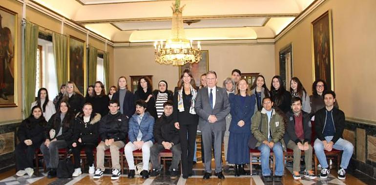 Oviedo impulsa el empleo juvenil: 28 jóvenes inician contratos formativos en el Ayuntamiento