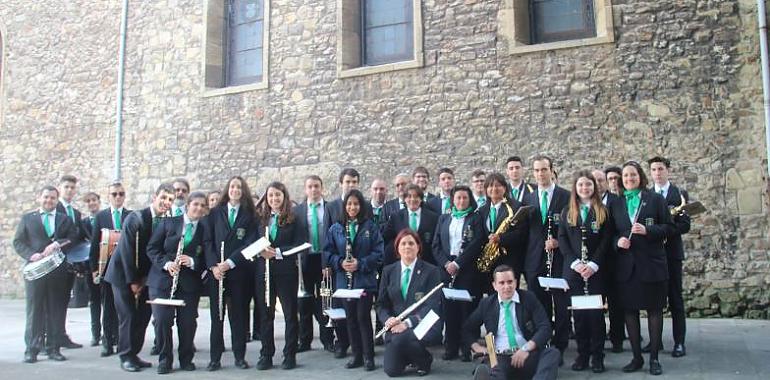 Avilés celebra la Navidad con música: Concierto al aire libre de la Banda de Música