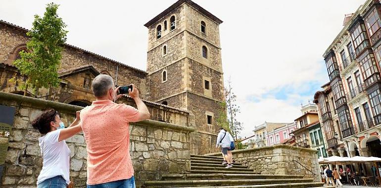 Avilés apuesta por la renovación urbana: Nuevo mobiliario para embellecer la ciudad y sus espacios verdes