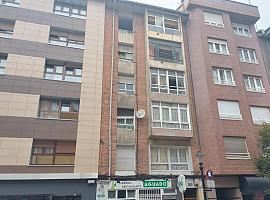 “Calle Aguado: dos años de caos y peleas en un edificio okupado que desespera a Gijón”