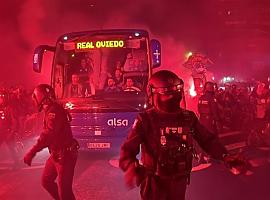 Detenidos un juez y un militar en Oviedo por agresión e insultos a la Policía antes del derbi asturiano