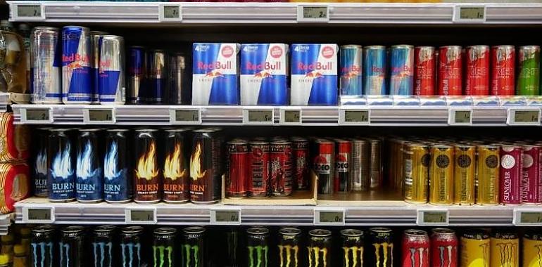 Avance hacia la regulación de las bebidas energéticas: Prohibición de venta a menores y nueva ley de protección al consumidor