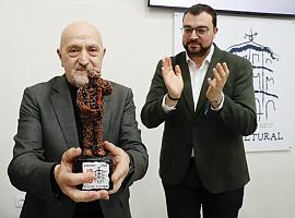 Sebastián Álvaro, el aventurero que desafió los límites, recibe en Mieres el premio a los valores democráticos