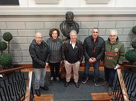 El Club Deportivo Turón y el fotógrafo José Ramón Viejo, galardonados con el premio “Mierense del Año”