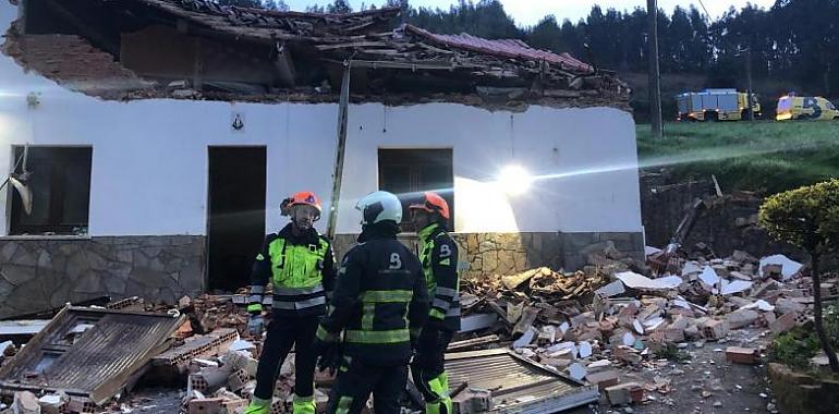 Caos y pánico en Gozón: 12 heridos, entre ellos siete menores, tras el derrumbe del techo de una vivienda en Budores