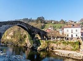 Cangas de Onís: El destino que no puedes seguir ignorando (y te lo ponemos fácil)