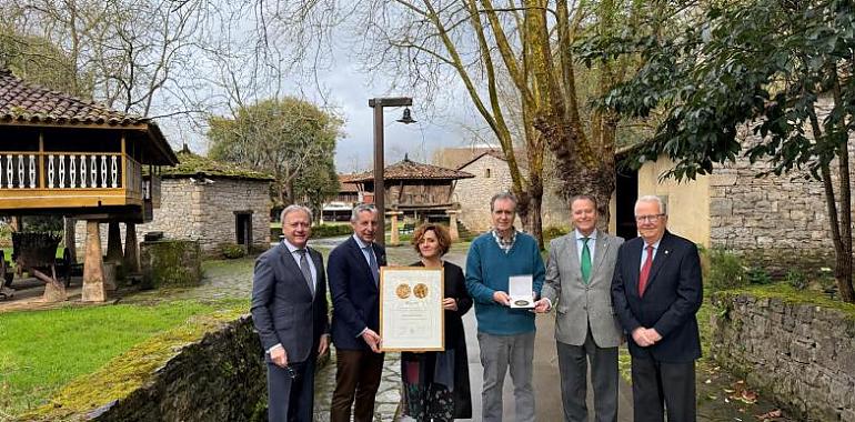 El Museo del Pueblo de Asturias, galardonado con la medalla conmemorativa del centenario de la Feria de Muestras de Gijón