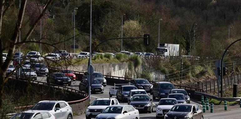 Caos vial en Oviedo: accidente múltiple en el túnel de La Bolgachina paraliza la ciudad durante cinco horas