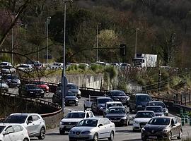 Caos vial en Oviedo: accidente múltiple en el túnel de La Bolgachina paraliza la ciudad durante cinco horas