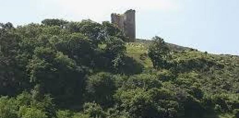 Asturias apuesta por su legado histórico: luz verde a la restauración de la torre de Peñerúes, el palacio del Cercáu y el convento de Santa Clara