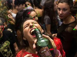 Beber alcohol provoca cáncer: la ciencia desmonta el mito del consumo moderado como opción saludable