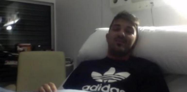 Guardiola visita a David Villa en el hospital