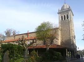 Un móvil, una discusión en Santa María de Luanco y una condena no firme al párroco por lesiones a una vecina