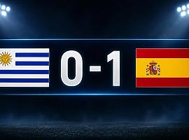 España gana también cuando no enamora: 0-1 a Uruguay y primera de grupo
