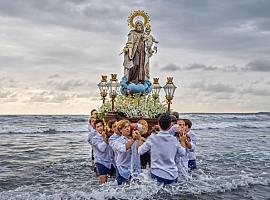 Salinas lleva hoy a su Patrona hasta el Cantábrico: fe, tambores y el esperado “baño” de la Virgen del Carmen
